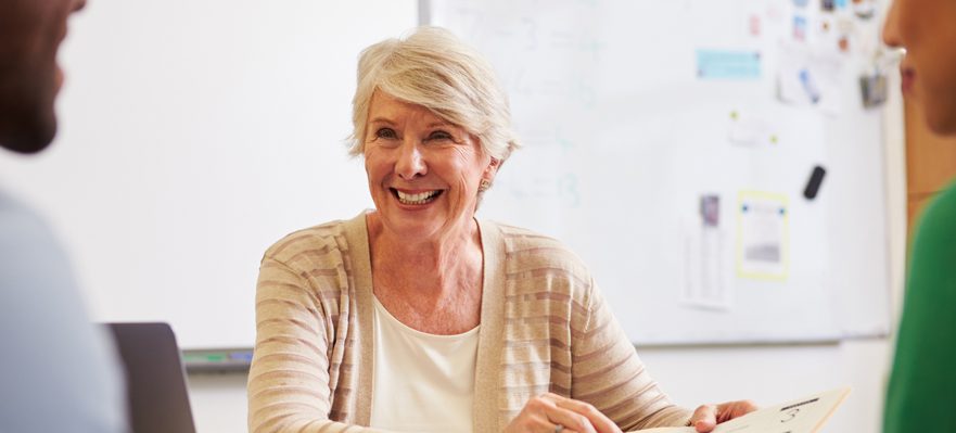 Los trabajadores mayores tienen más oportunidades laborales