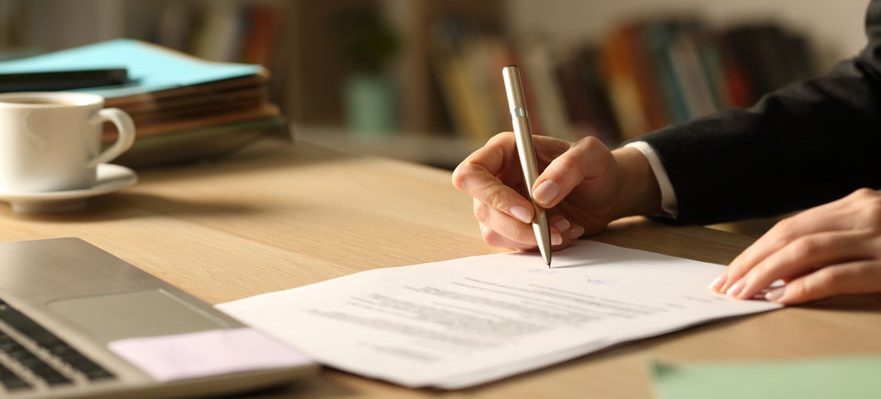 Ideas para redactar una carta de renuncia voluntaria asertiva