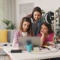 Día Internacional de la Mujer y la Niña en la Ciencia, la brecha en la investigación se reduce, pero no en la tecnología