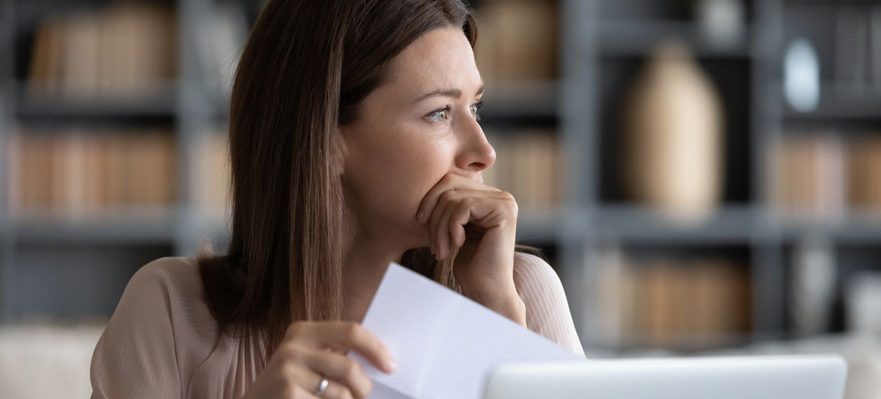 Trabajadora sorprendida por baja voluntaria por faltar al trabajo sin motivo