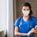 Médica que pertenece al colectivo de sanitarios interinos