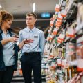 Encargada que cobra el salario medio en España
