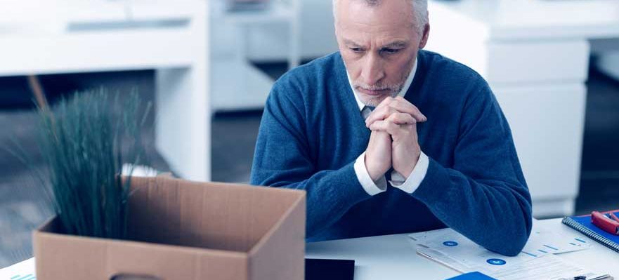 Trabajador al que le obligan a abandonar el puesto