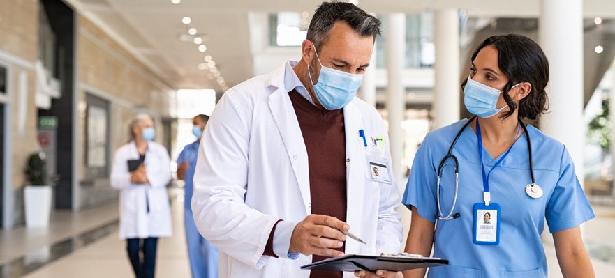 Médicos, los profesionales que generan más confianza