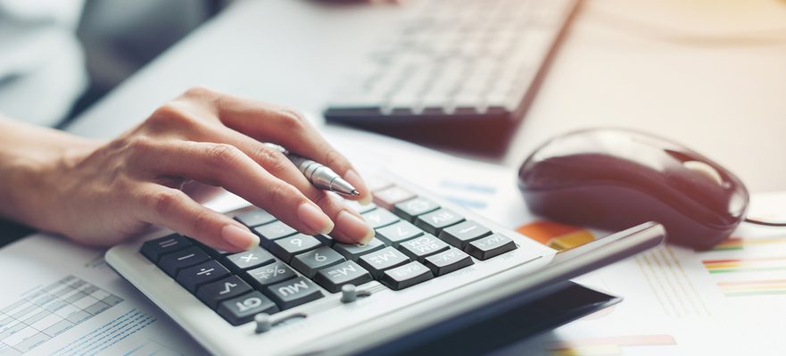 Autónoma tratando de calcular la nueva cuota de autónomos