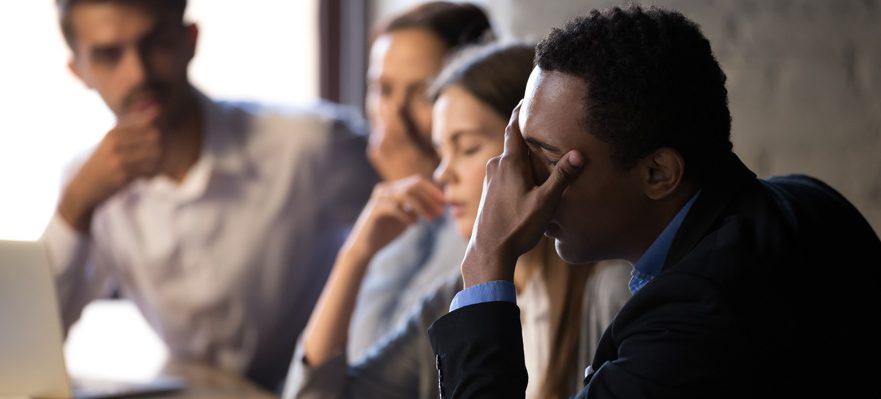 Ingenieros que acaban de ser despedidos de una empresa tecnológica