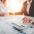 Trayectoria profesional y acreditaciones son dos elementos clave en el curriculum para trabajar como Asesor Financiero