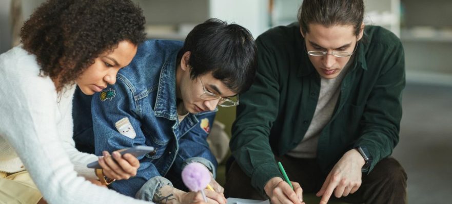 Alumnos realizando su formación en Escuelas Taller y Casas de Oficios