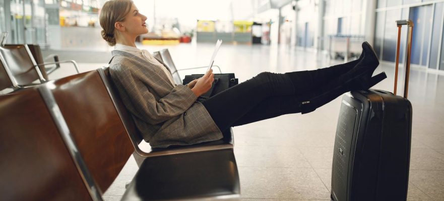 Profesional viajando para trabajar en Estados Unidos