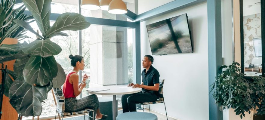 Reclutadores hablando de la utilidad del role playing en entrevistas