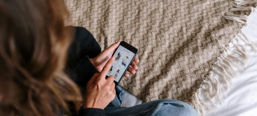 Profesional aprendiendo a medir el impacto de tu marca personal en redes