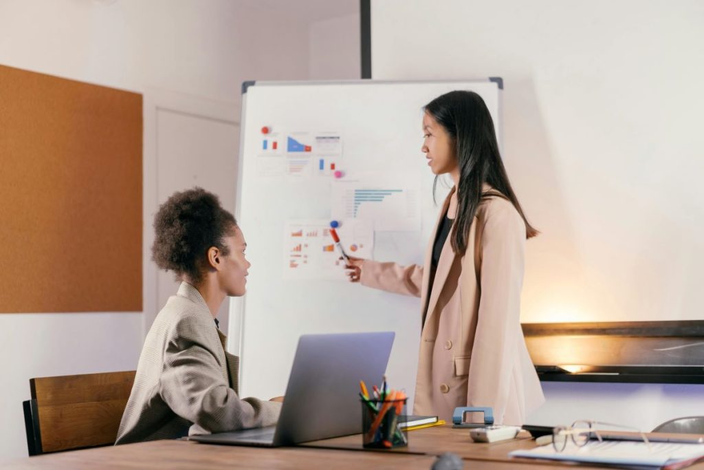 Profesional haciendo uso de las técnicas de negociación más útiles