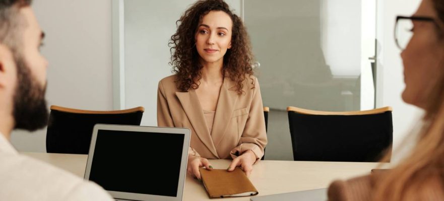 La falta de perfiles formados es el mayor obstáculo para reclutar, según las empresas. Informe Infoempleo Adecco 2023