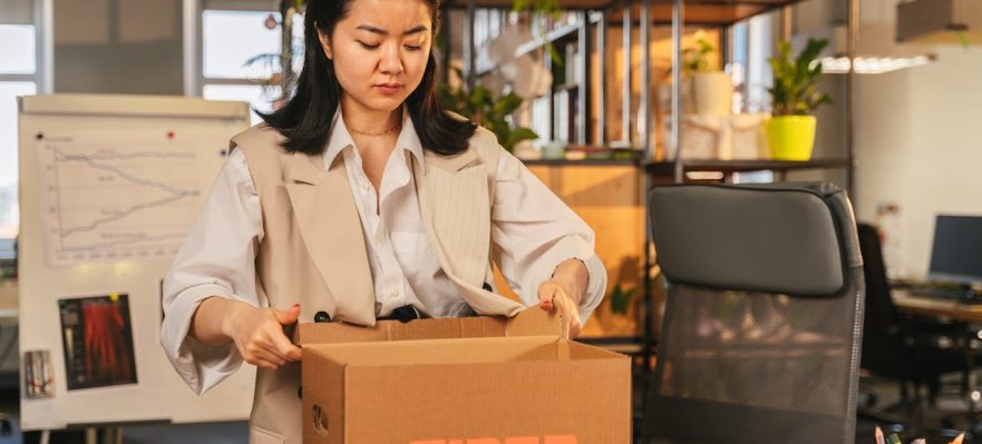 Empleada que acaba de perder su trabajo