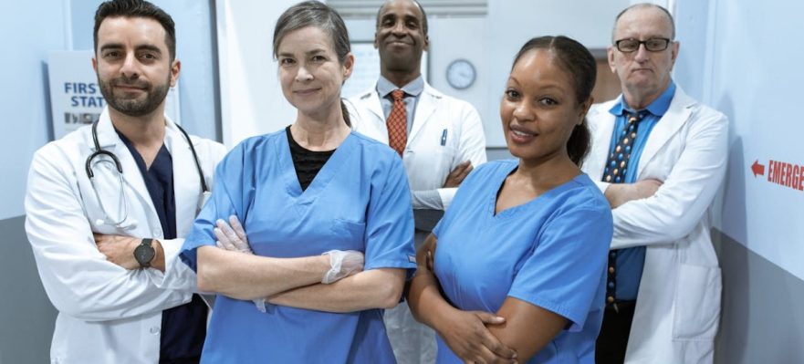 La escasez de enfermeras en España contrasta con la alta demanda de estos profesionales