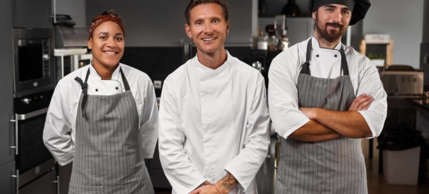 Hostelería, educación y actividades administrativas han sido los motores del empleo en febrero