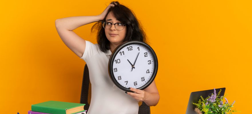 Empleada intentando que su vuelta al trabajo no sea estresante