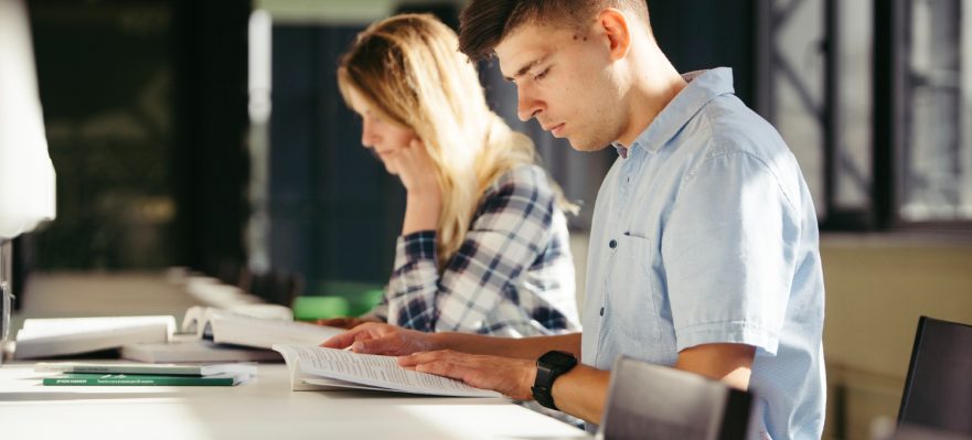 Candidatos preparando oposiciones